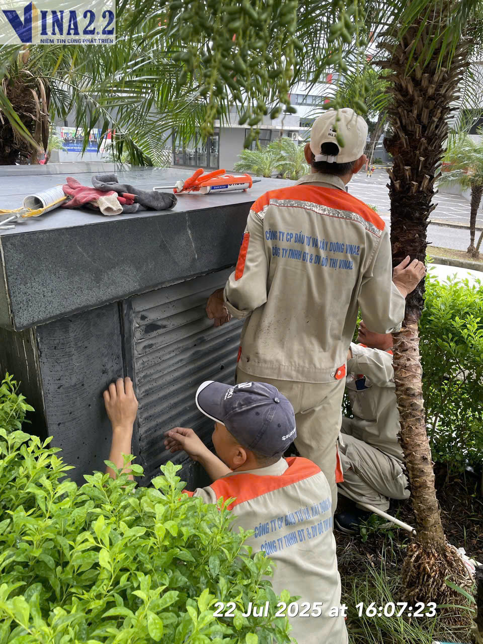 VINA2.2 KHẮC PHỤC SỰ CỐ SAU BÃO – ĐẢM BẢO AN TOÀN CHO CƯ DÂN