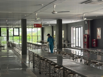 VINA2 phun thuốc diệt côn trùng tại Trường THCS Trần Duy Hưng