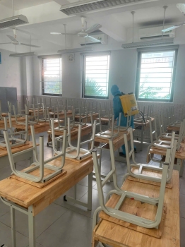 VINA2 phun thuốc diệt côn trùng tại Trường THCS Trần Duy Hưng