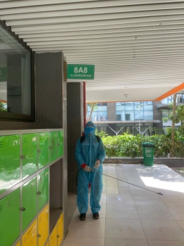 VINA2 phun thuốc diệt côn trùng tại Trường THCS Trần Duy Hưng
